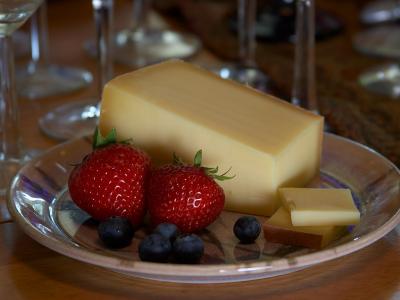 Download free cheese plate food strawberry grapes image