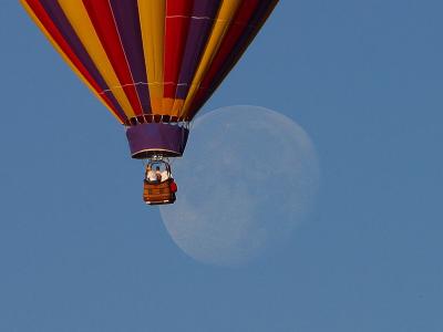 Download free blue sky hot air balloon moon image