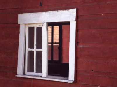 Download free red wall wood window image