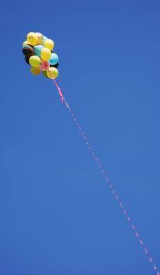 Download free blue sky balloon image