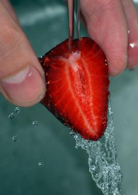 Download free water strawberry finger image