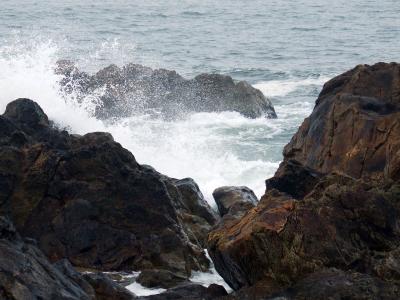 Download free sea wave rock image