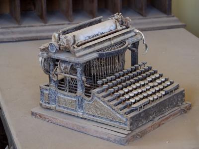 Download free typewriter image